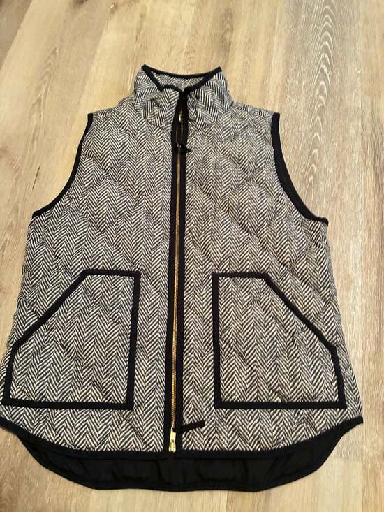 J.Crew Jackets & Blazers - J.Crew Puffer Vest Size M Black White Herringbone Quilted Zip Front
